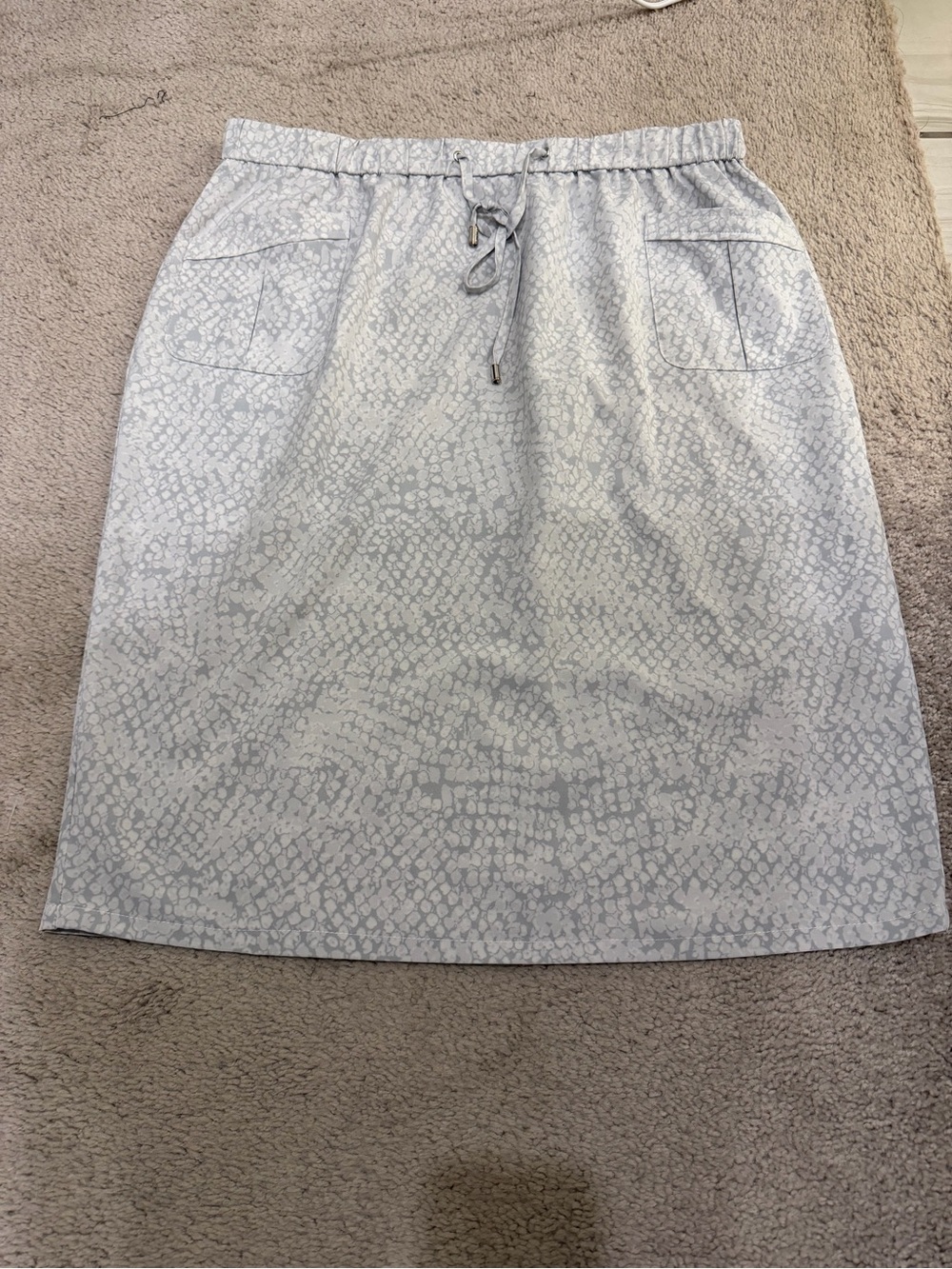 Calvin Klein Gray Snakeskin Print Pull On Pencil Skirt